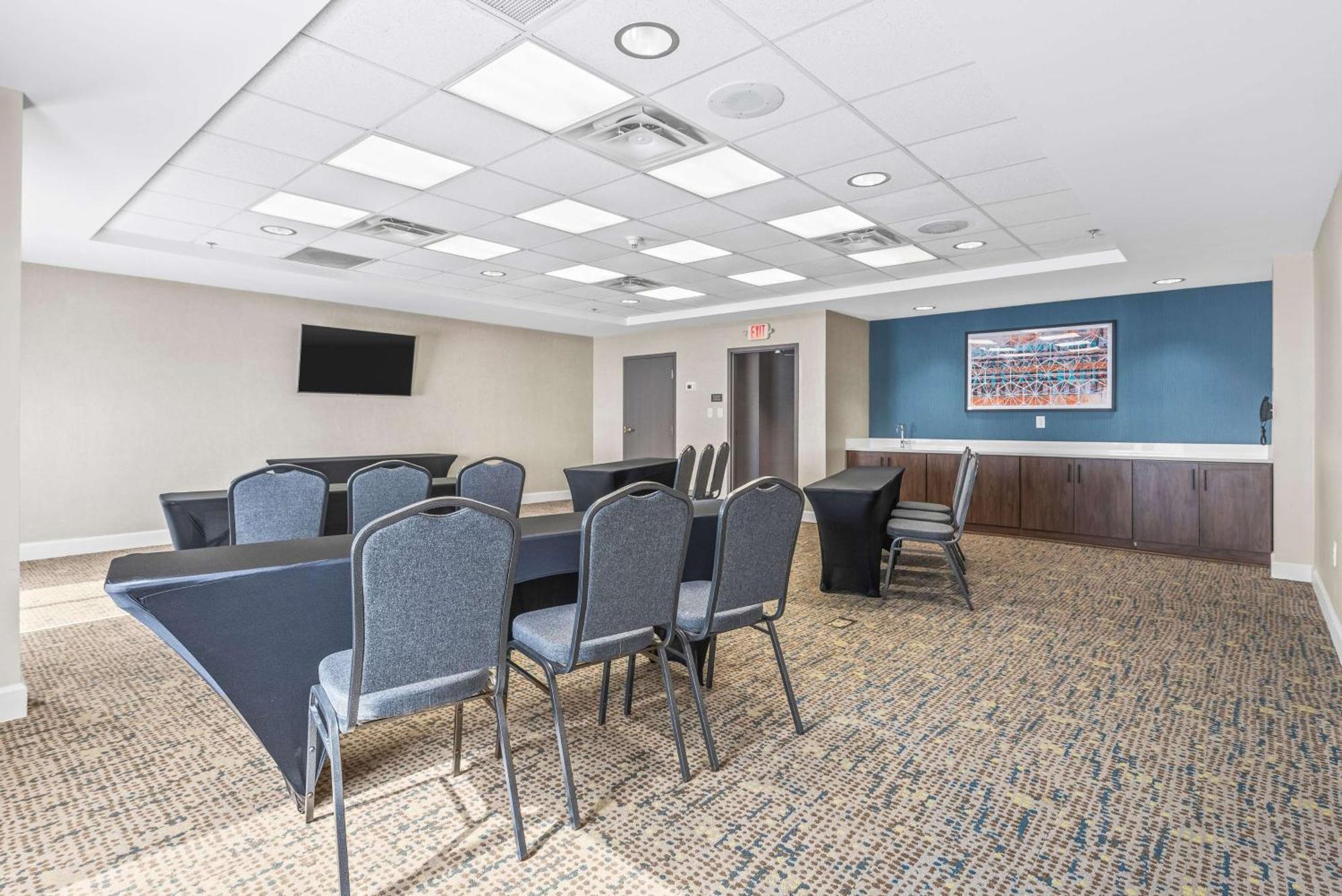 Hampton Inn Columbus-North Exterior photo