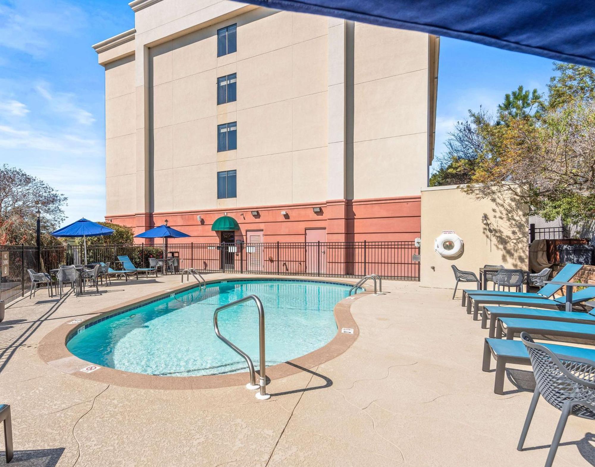 Hampton Inn Columbus-North Exterior photo