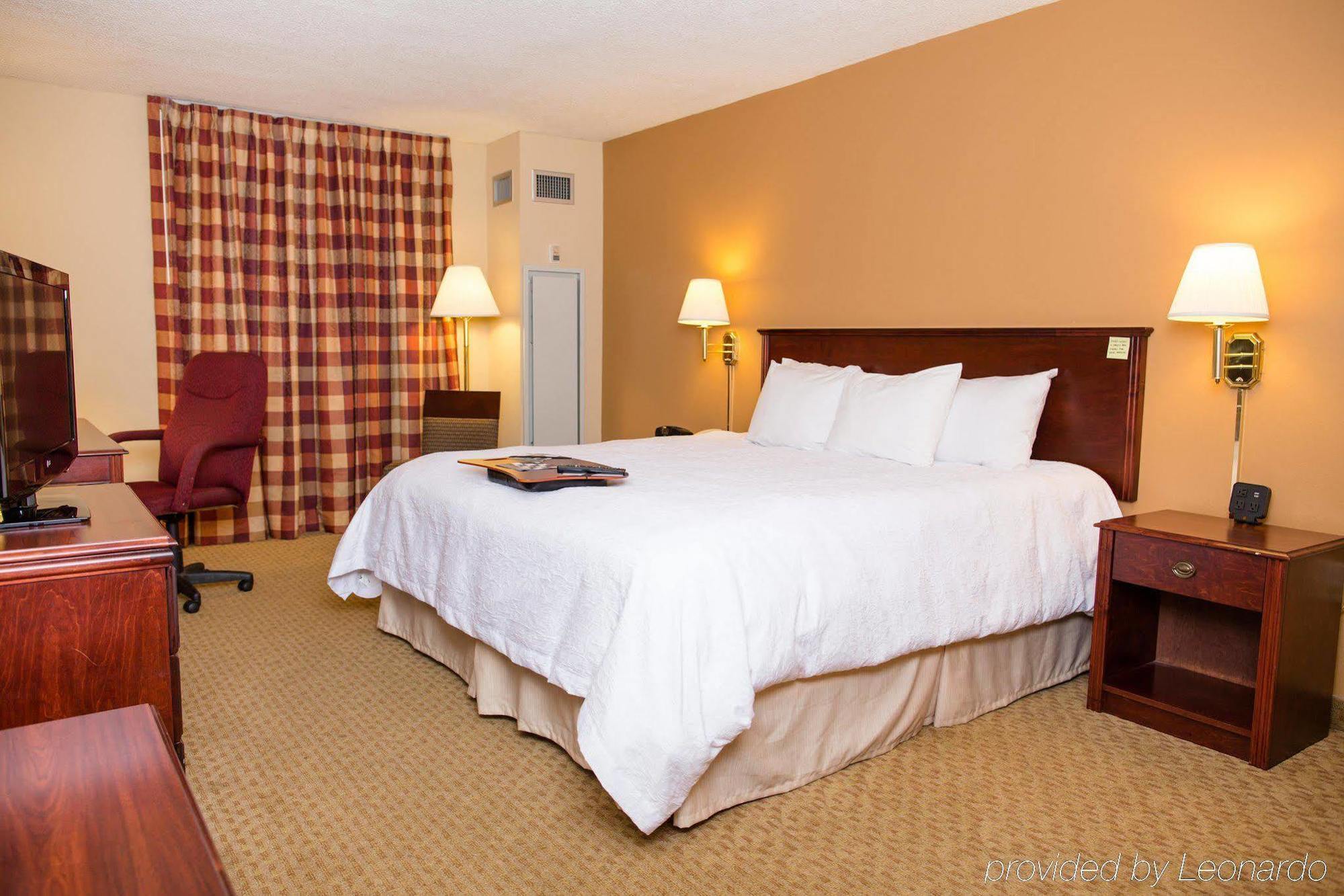 Hampton Inn Columbus-North Exterior photo