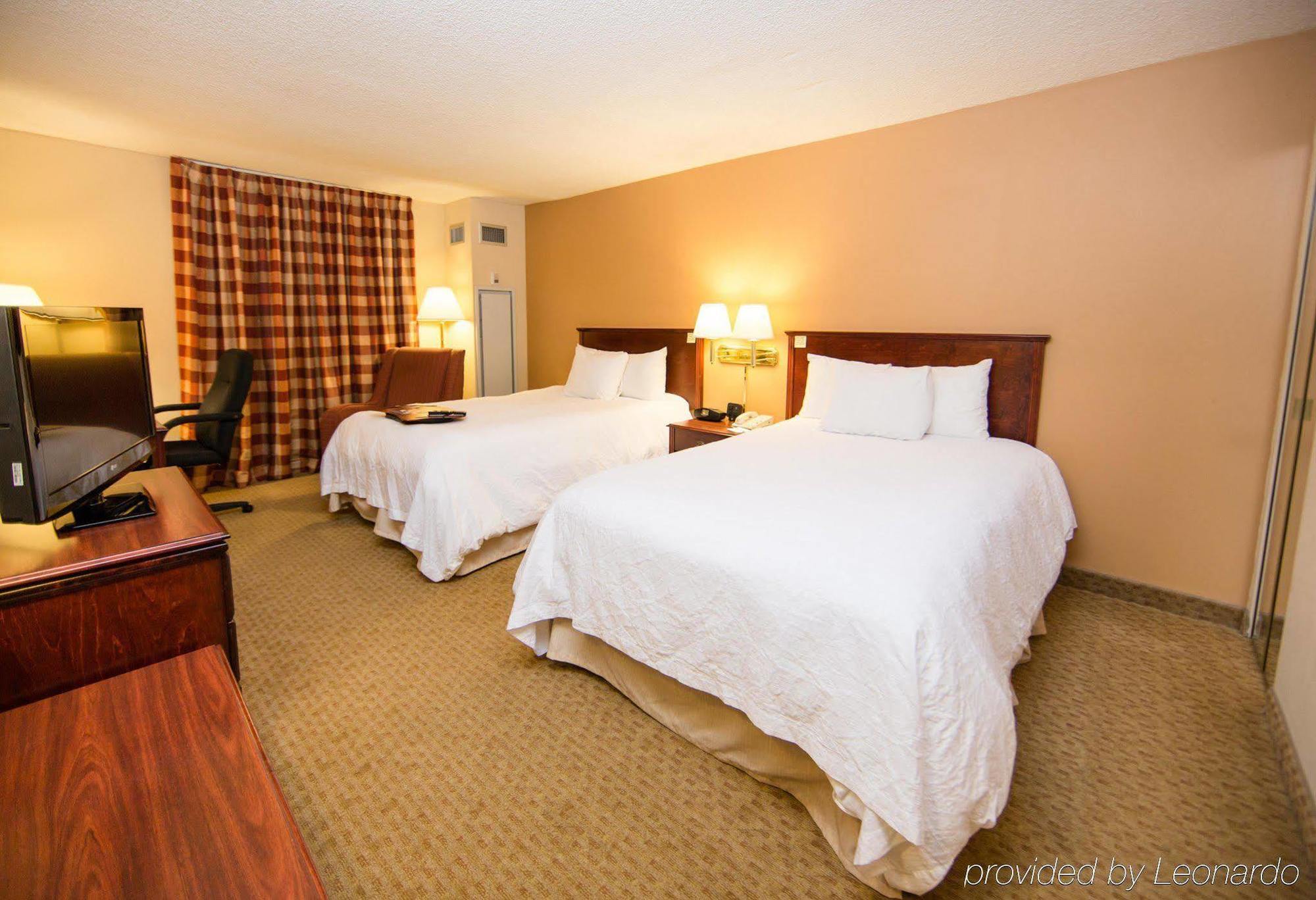 Hampton Inn Columbus-North Exterior photo